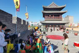 榆林老街：六楼骑街天下名图片