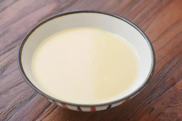 牛奶+鸡蛋,15分钟做出布丁滑嫩口感的牛奶炖蛋
