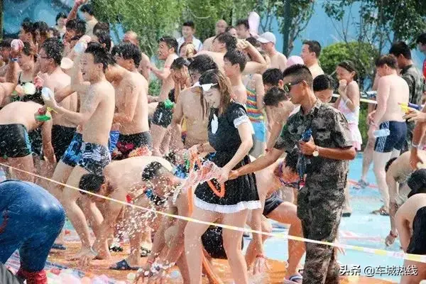 ��Ʊ����ͣ�ʮ�������ˮʥ�طŴ��У��ſ�ˮĻ��Ӱ���λñ�����