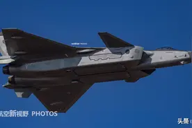 歼-20战机霸气空中展示，国产五代机已成常态，这届军迷有福了图片