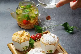 杏仁粉樱桃果酱小蛋糕，女士和孩子们的最爱图片