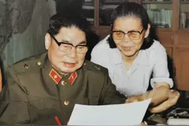开国上将杨得志结过两次婚，第一次30岁，第二次80岁图片