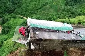 从起点到终点落差1000多米！这条“死亡公路”，已吞噬100条人命图片
