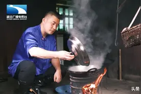 主播江涛变身“土家农夫”，鹤峰深山采箬叶过端午图片