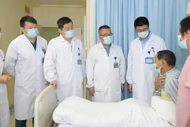 武汉协和医院西院多学科手术接力，患者11公分的恶性肿瘤被切除，即将出院图片
