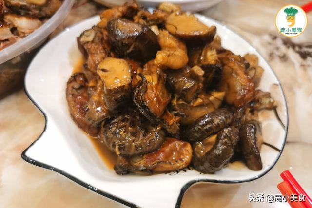 花胶炆蚝豉 花胶蚝豉鸡汤