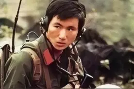 杨启良：独自歼敌18人，在猫耳洞坚守1年，回归部队满身泥浆图片