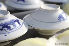 河南大叔卖传统小吃，夏天吃超爽，口味百年未变，外地吃不到图片