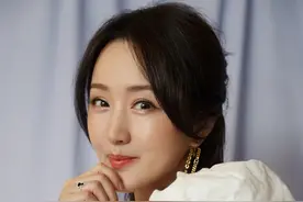 杨钰莹无修近照曝光，脸部浮肿胖到认不出，49岁仍未婚无子图片