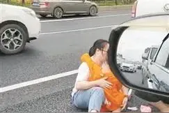 紧急！事发厦门海沧！小车突然停下，孩子妈妈崩溃大喊图片