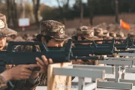 飒！戳图，看新兵团女兵训练图片