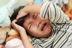 孩子摔倒“扶不扶”？父母三种应对方式，造就孩子三种不同性格图片