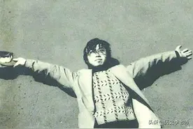 15岁考入北大，25岁卧轨自杀，死前写下一首诗，中国人都会背几句图片