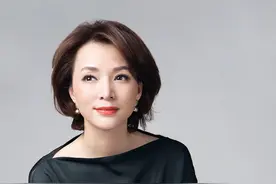 曾与董卿同居6年，分手后娶娇妻，如今57岁依然帅气图片