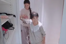 作秀还是孝顺？黄圣依综艺中帮年迈婆婆洗澡，杨子乐得赞不绝口图片