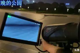 公园的夜有多黑，在热成像仪下你们就有多明显图片