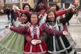 表情包丨农村大舞台，想要你就来！跟着我的节奏，摇起来图片