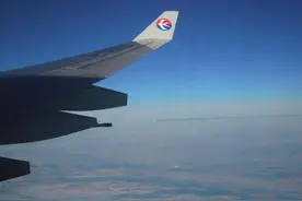 东方航空为了减少精英卡数量，他们动用了神操作图片