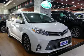 年结将至，想带着全家去旅游？18款墨版丰田塞纳，空间超大！视频封面