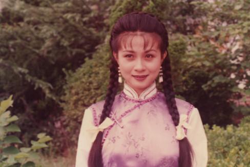 穆丽燕饰演的白如梦兰振波是广西话剧演员,演绎过不少经典作品.