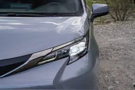 全新版丰田塞纳亮相实拍，搭载2.5L混动系统，将明年上市图片