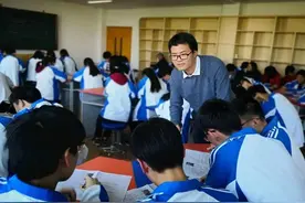 年薪30万，去深圳中小学当老师的清华北大研究生，现状怎么样了？图片