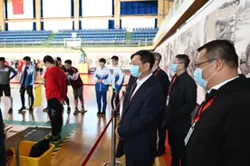 长春市教育局局长黄宪昱检查指导中考体育现场考试工作图片