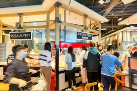 青岛这家自助披萨店火了，周二人均不到50元的，榴莲披萨是招牌图片