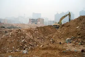 自家宅基地上翻建房子，村委会为啥不让盖？答案来了！图片