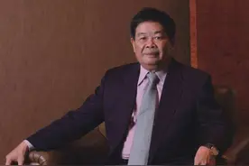 曹德旺说她是最漂亮的女人，王健林借5亿给她，而且她身家超百亿图片