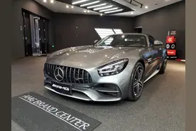 奔驰 AMG GT C 敞篷版 月光灰/辣椒红图片