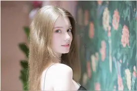 神似赫本的“秦妃”，对中式服装情有独钟，四国混血太美了图片