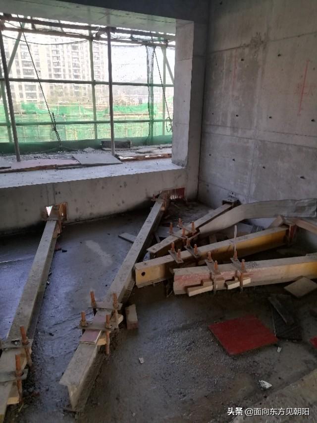 18层的楼房在建筑行业属于高层,挑槽钢那是理所应当的.