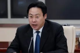 “巨贪”蔡国华1条裤带21.8万，每日挥霍40万，如今下场大快人心图片