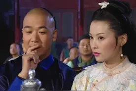 乾隆禅位给嘉庆，和珅刘墉纪晓岚都上表反对，为啥只有和珅栽了？图片