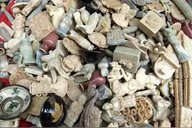 大爷带32万买的藏品鉴宝，称内有明代茶叶，专家看后他差点没站稳图片