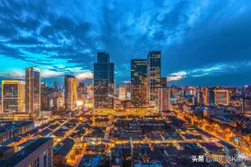 春熙路旁的成都最高楼，与太古里仅一街之隔，靠一只熊猫成为网红图片