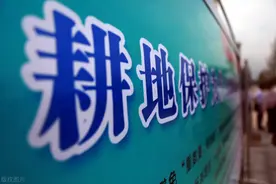 “死人有地，活人无田”还在争论！进城落户的“市民”也要分地？图片