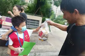 “阿姨，我能看看您的垃圾袋吗？”宁波一小学给学生布置特殊暑假作业图片