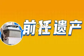 “我现女友的睡衣，竟然是前男友的T恤！”图片