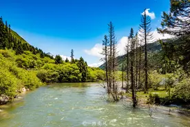 四川避暑胜地黑水县，夏季日均最高温才21度，有的地方还会下雪图片