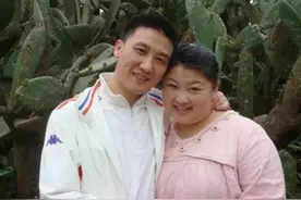 赵本山的痴情徒弟，独自带女儿等入狱妻子胖丫，豪宅曝光满桌唢呐图片