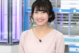 日本女主播努力闪避恶作剧弹幕，观众终于得逞：受不了了超可爱图片