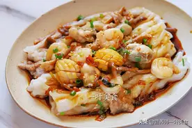 周末的早餐，豪华海鲜版广式肠粉，虾仁鲍鱼生蚝鹿茸菌图片