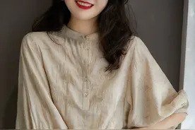 无意间发现种小衫：叫“温婉衫”！轻薄减龄还不贵，初秋穿刚刚好图片