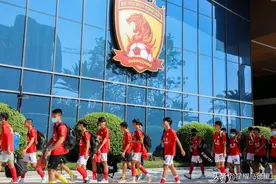 许家印兑现承诺！恒大足校3大U16新星随队出征中超，卡帅拍板图片