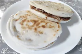 肉嫩多汁，皮脆里软，叫人越馋越香的肉夹馍！图片