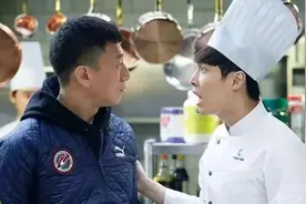 故事：厨师老张：每天站十几小时，职业病高发，超过40岁难找工作图片