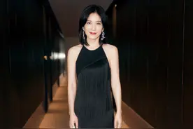 俞飞鸿气质非凡，脚丫也很美图片