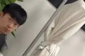 易烊千玺被指“照骗”，妆前生图堪比素人，不像本人还撞脸王境泽图片